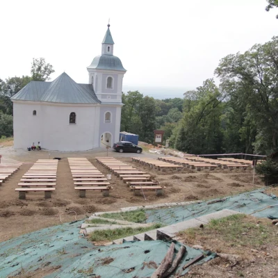 budovanie amfiteatra pre putnikov com